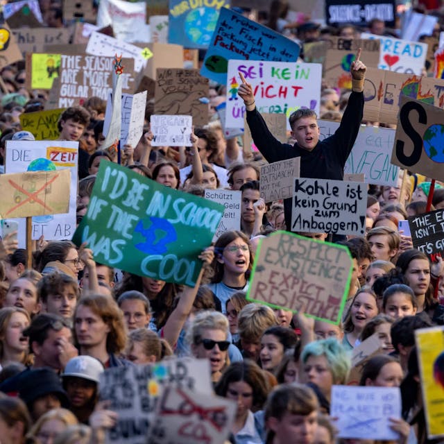 Demonstrierende beim Klimastreik in Berlin