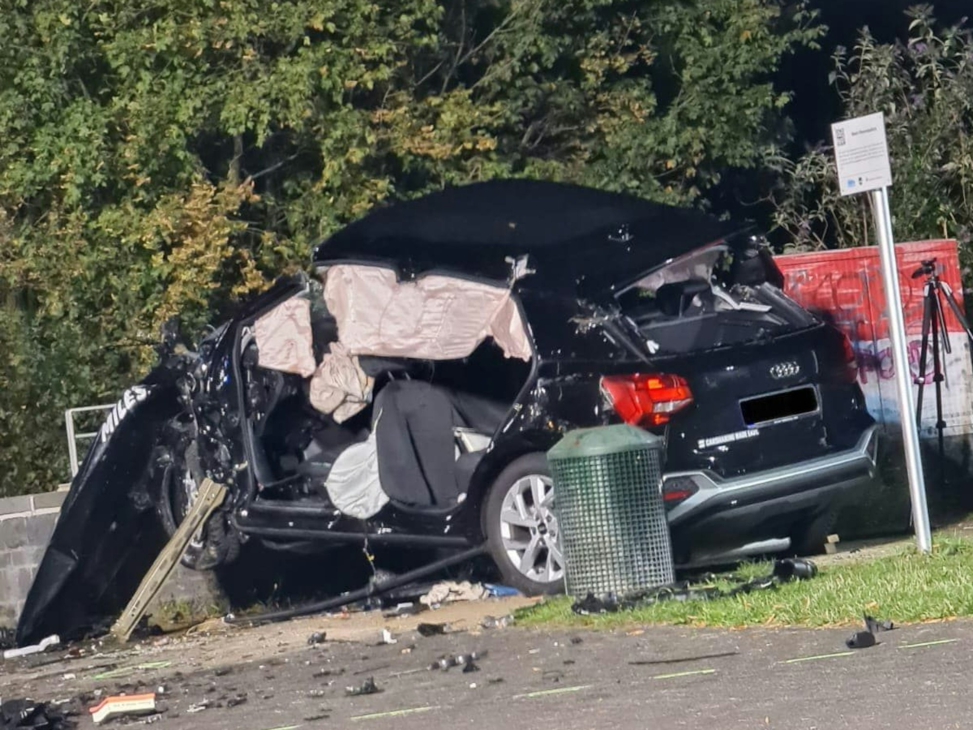 Das Foto zeigt einen Unfallwagen in Köln-Niehl