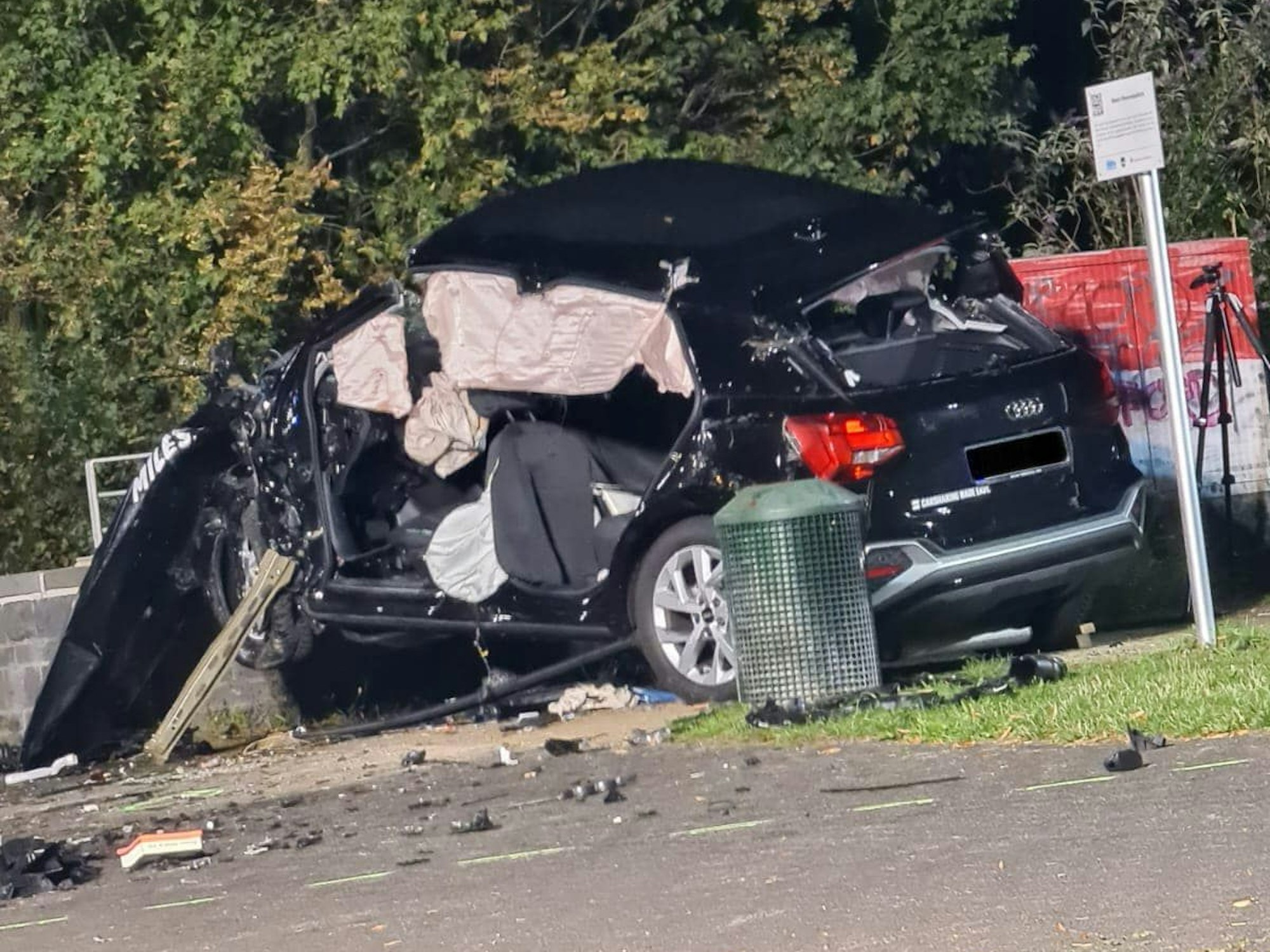 Das Foto zeigt einen Unfallwagen in Köln-Niehl