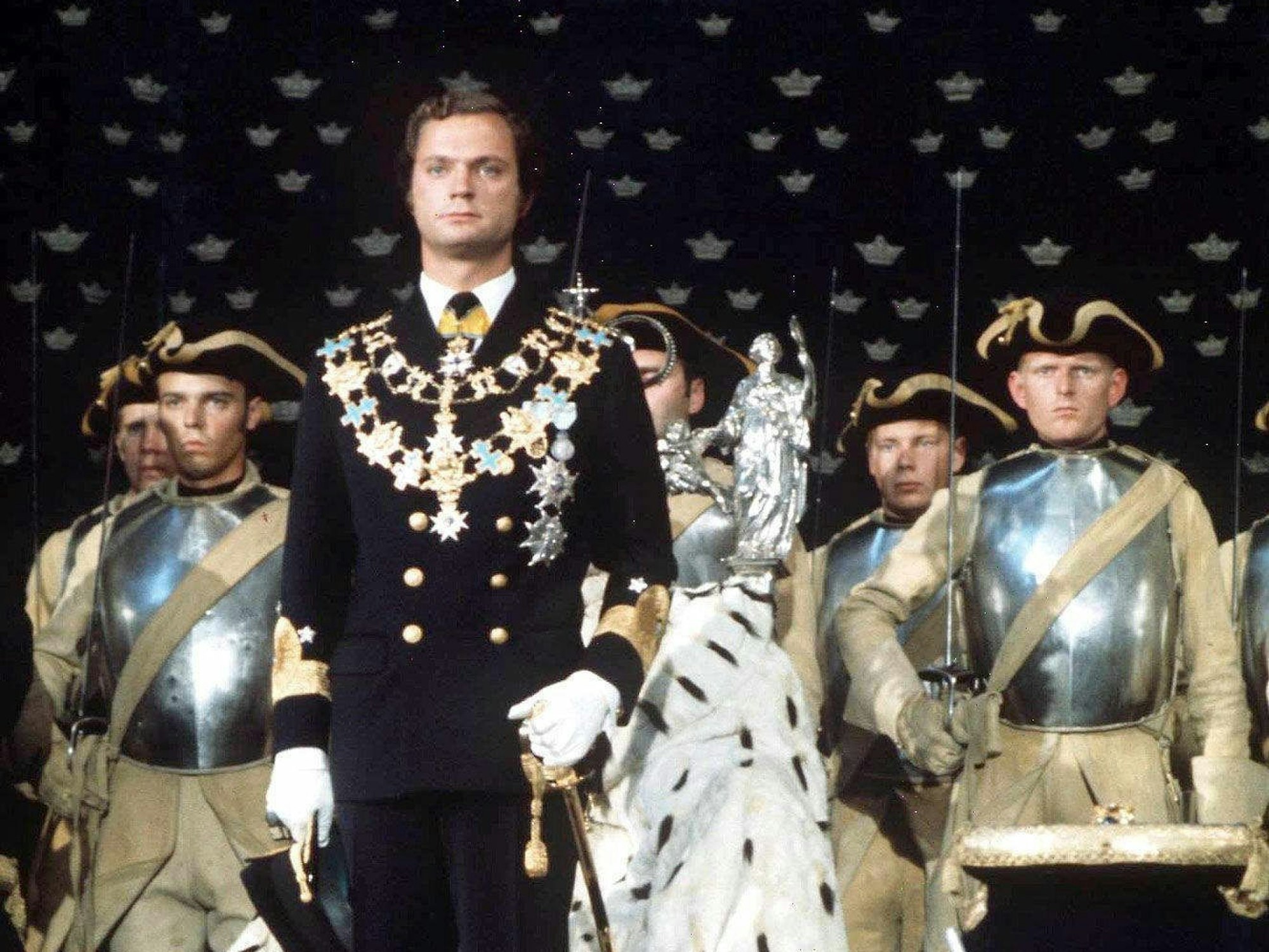 Schwedens König Carl XVI. Gustaf in voller Admiralsuniform