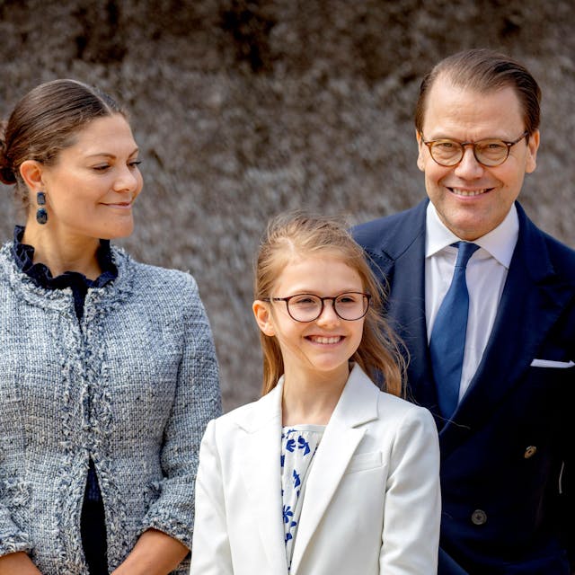Kronprinzessin Victoria und Prinz Daniel (r) mit ihrer Tochter Prinzessin Estelle.