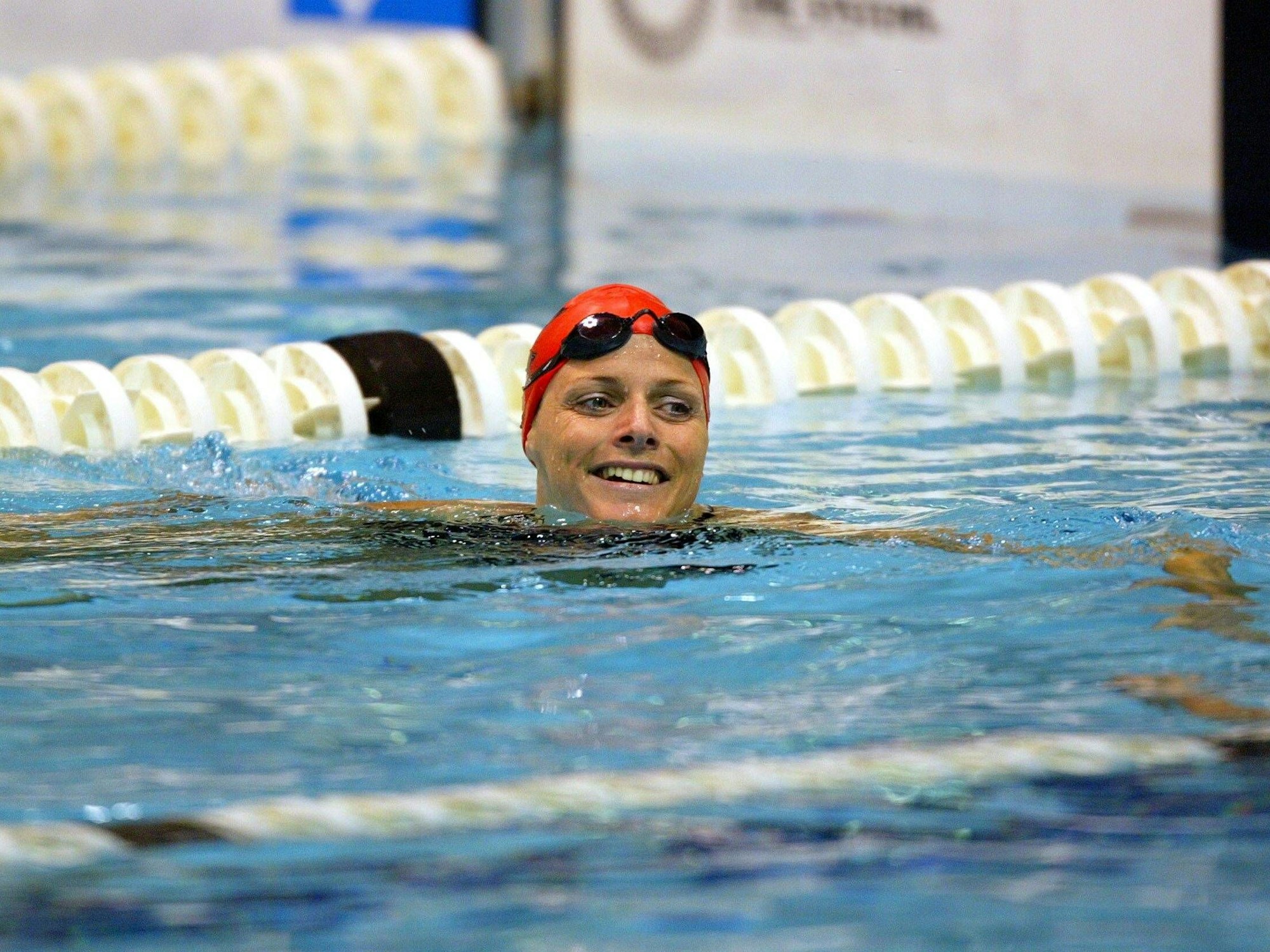 Charlene Wittstock schwimmt.