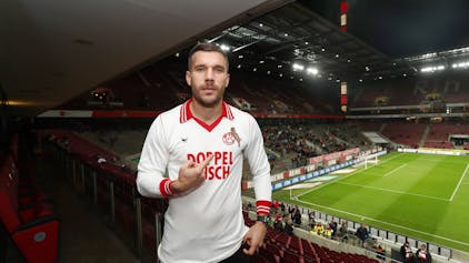 Lukas Podolski in einer Loge auf der Südtribüne im Rhein-Energie-Stadion. (Archivbild)
