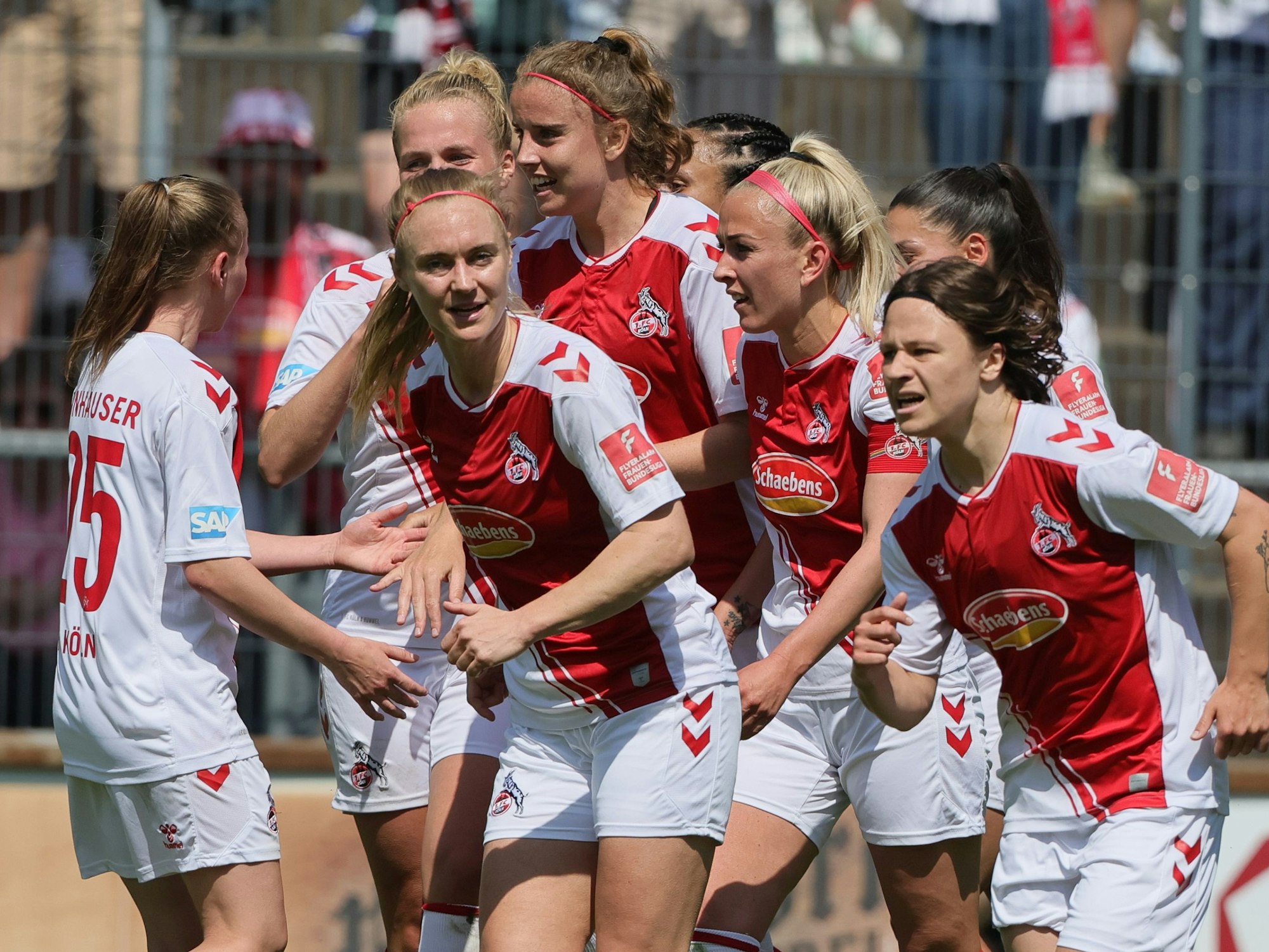 Die Frauen des 1. FC Köln am 28. Mai 2023 beim Heimspiel gegen die SGS Essen.