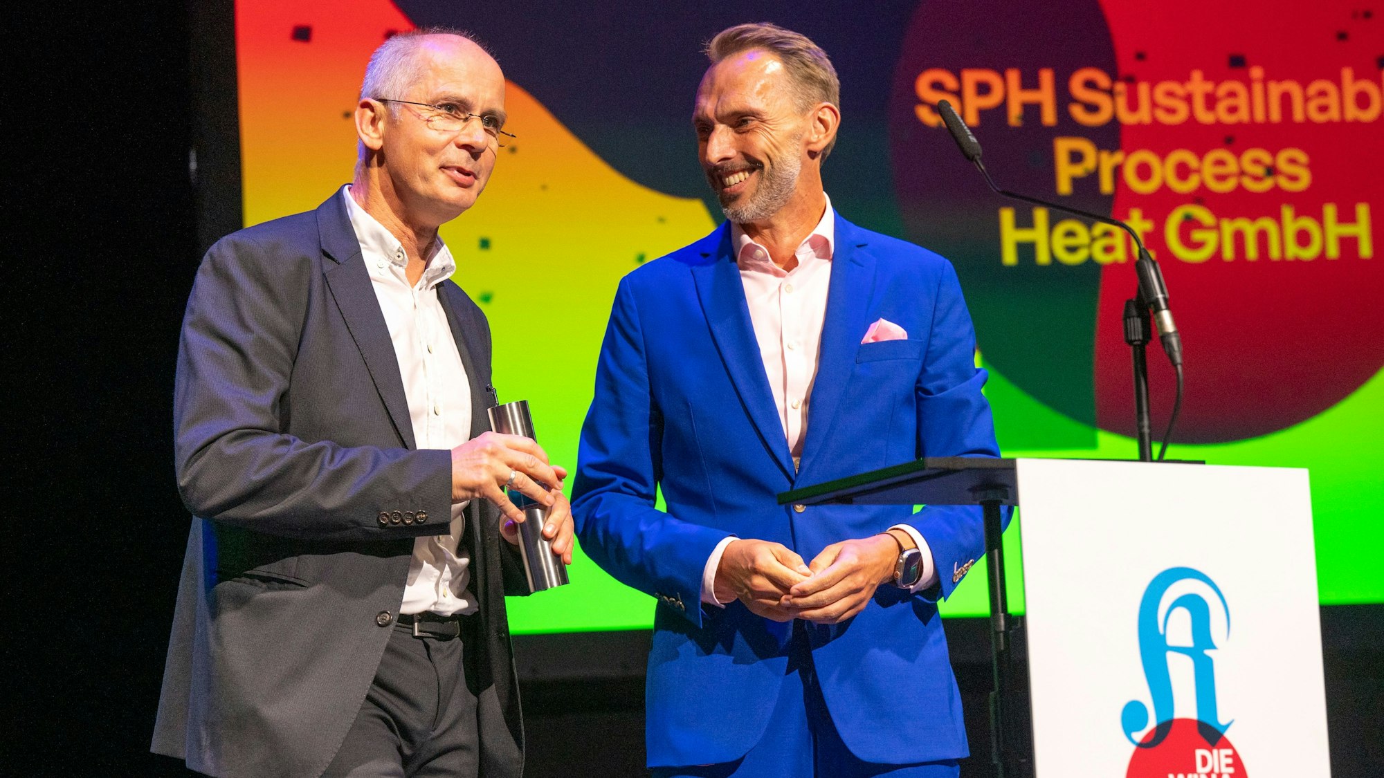 Kategorie Gründung: SPH Sustainabilty Process Heat GmbH gewinnt, überreicht wird der Preis von Dr. Manfred Janssen.