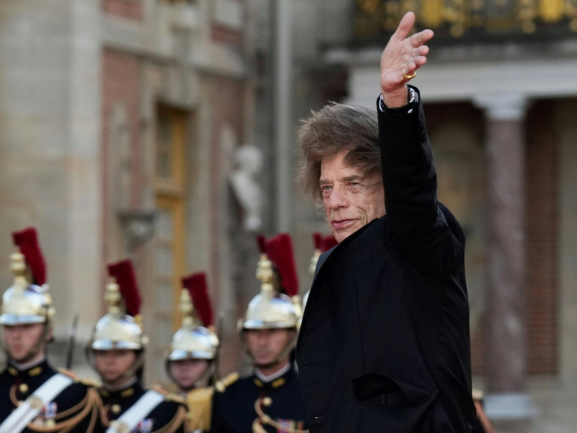 Mick Jagger kommt zum Staatsdinner zu Ehren von König Charles III. und Königin Camilla im Schloss von Versailles an.