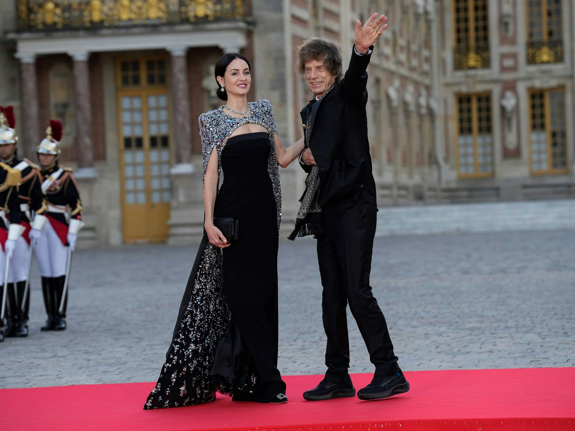 Mick Jagger und Melanie Hamrick kommen zum Staatsdinner zu Ehren von König Charles III. und Königin Camilla im Schloss von Versailles an.