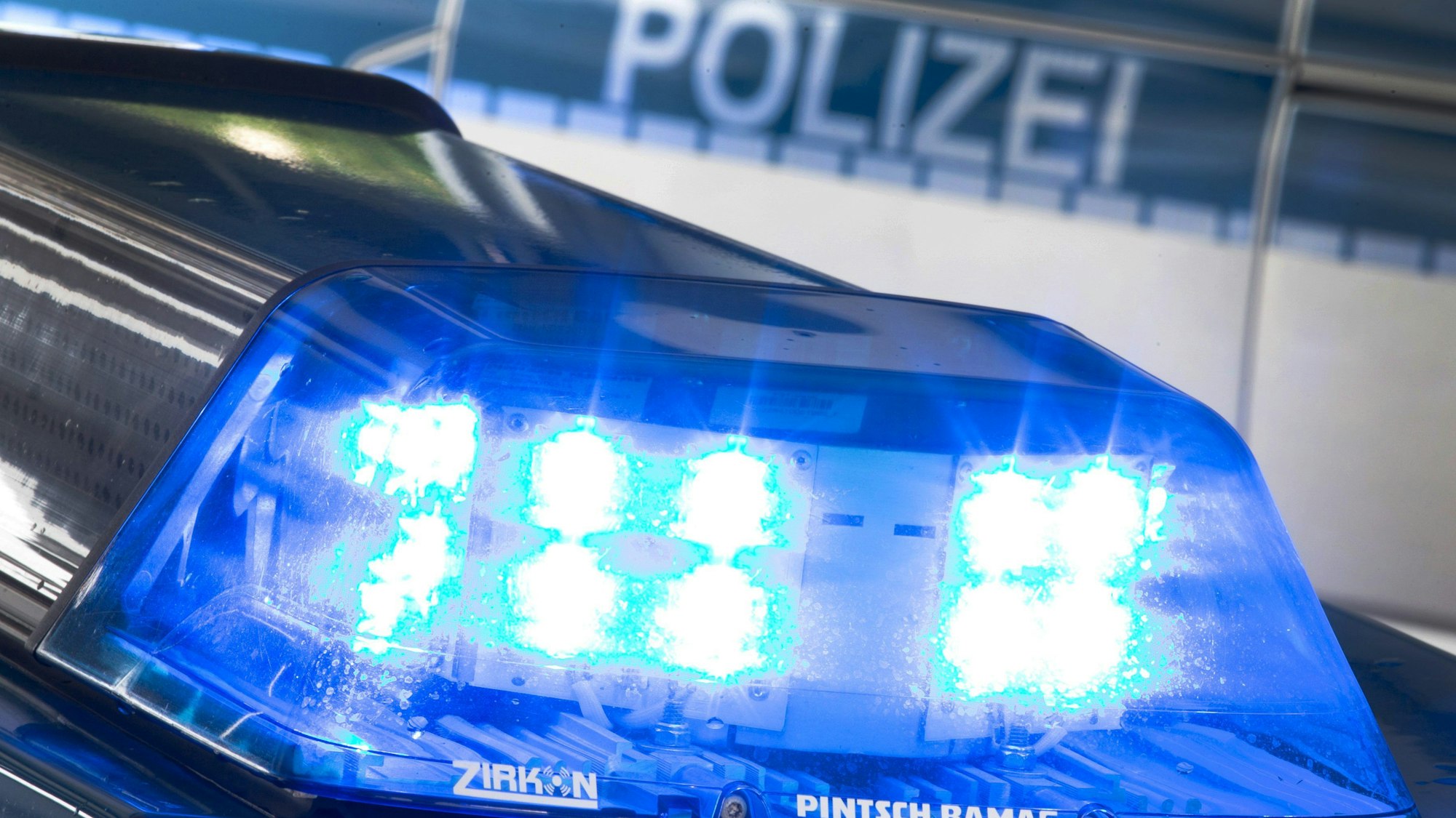 Das Kriminalkommissariat 11 der Polizei Köln hat Ermittlungen wegen versuchten Tötungsdelikts aufgenommen (Symbolbild).
