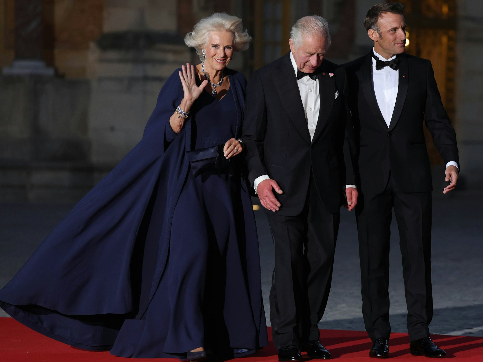 Königin Camilla und König Charles werden von Emmanuel Macron zum Staatsbankett begleitet.