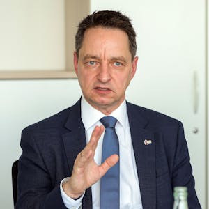 Interview mit Jürgen Kayser dem Chef des NRW-Verfassungsschutzes.
