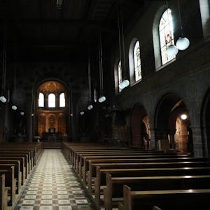 Der Innenraum von St. Laurentius Bergisch Gladbach.