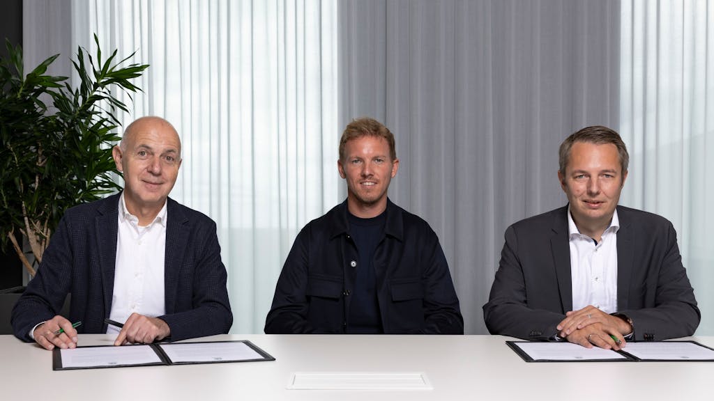 Vertragsunterzeichnung mit Bundestrainer Julian Nagelsmann, 

v.l.: Bernd Neuendorf (DFB-Praesident), Julian Nagelsmann (DFB-Bundestrainer) und Stephan Grunwald (DFB-Schatzmeister).
