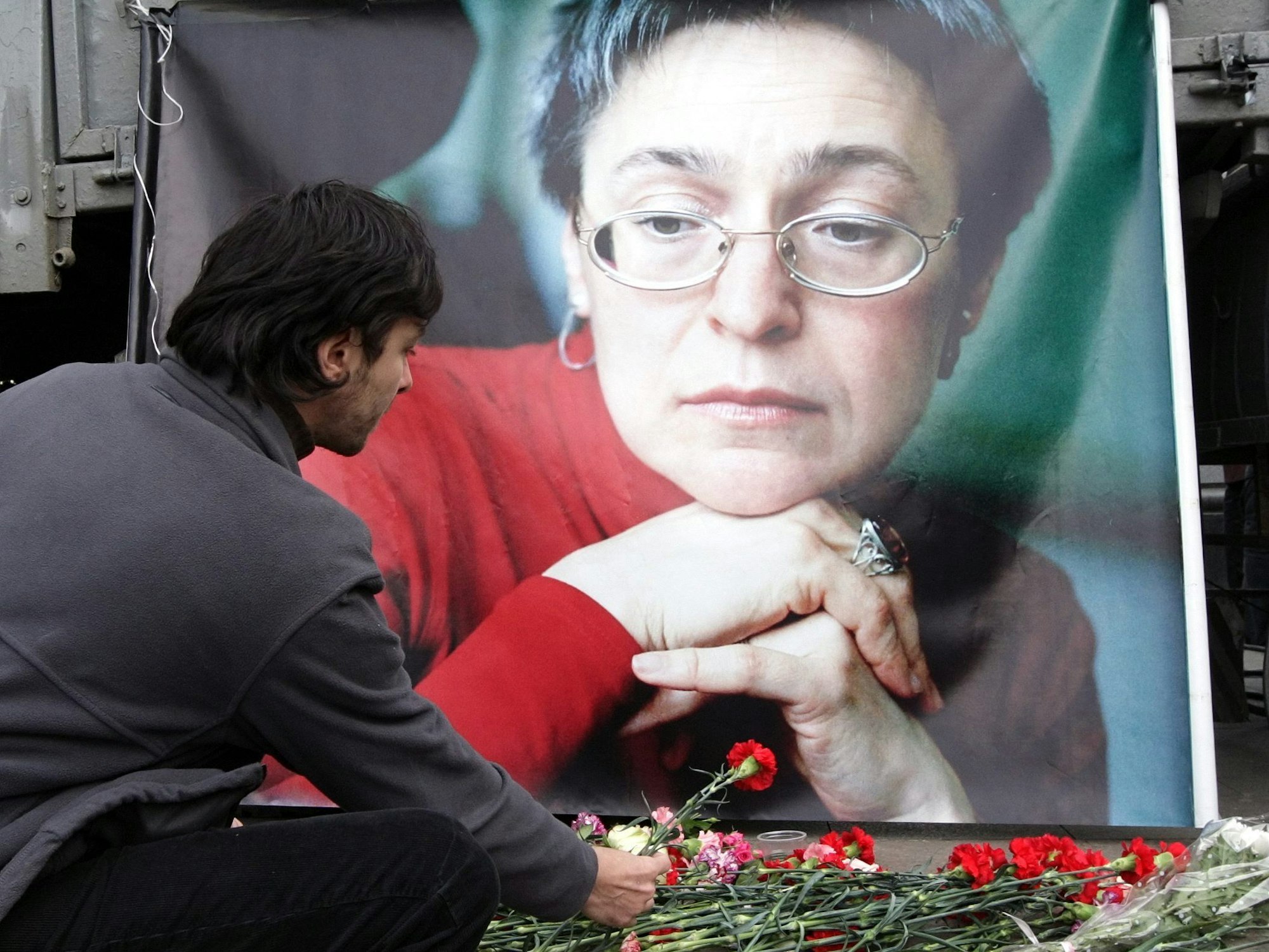 2006 wurde Anna Politkowskaja erschossen. Auf unserem Foto wird 2009 in Moskau an sie erinnert.