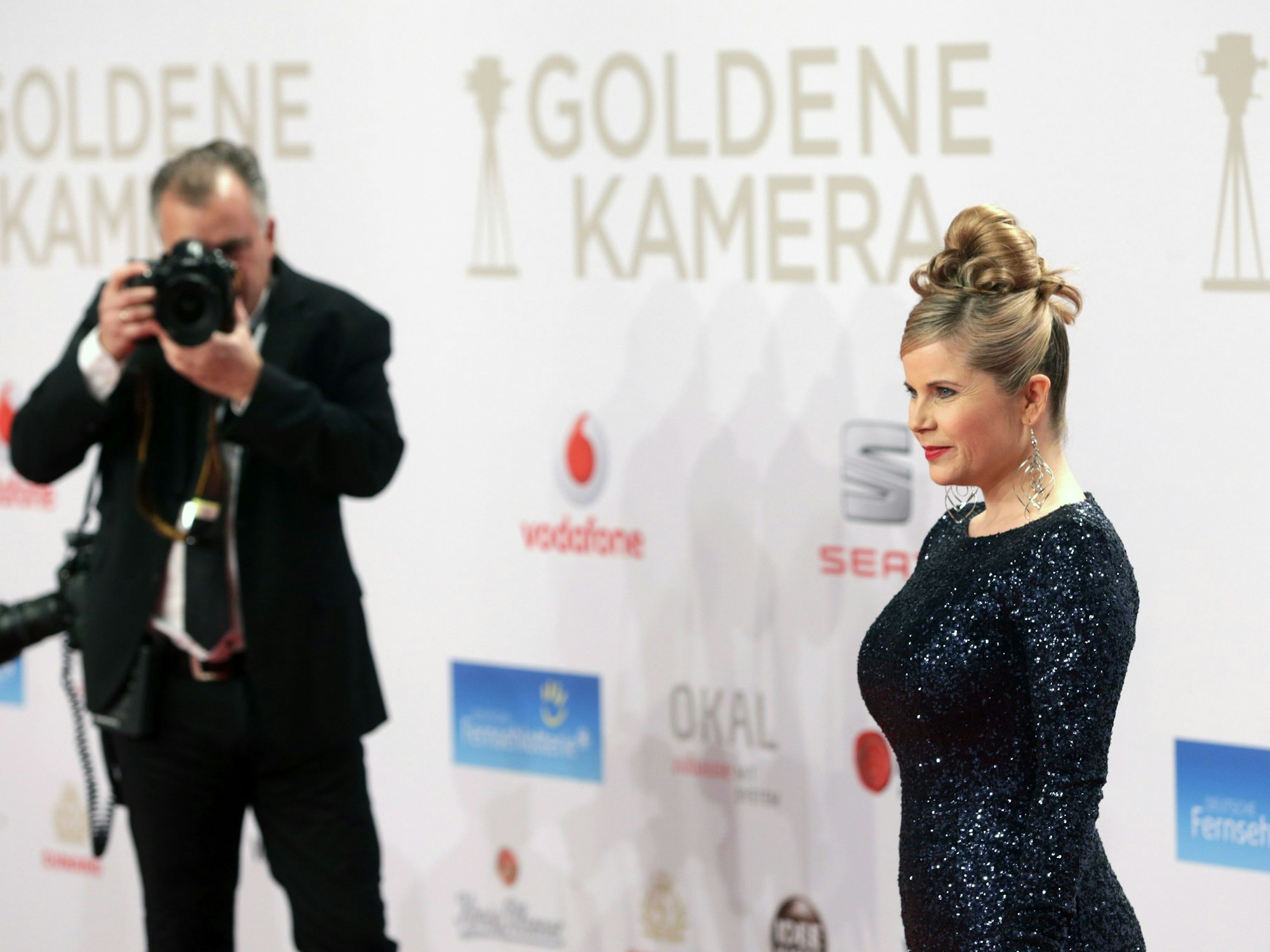 Schauspielerin Michaela Schaffrath kommt am 06.02.2016 in Hamburg zur Verleihung der 51. Goldenen Kamera.