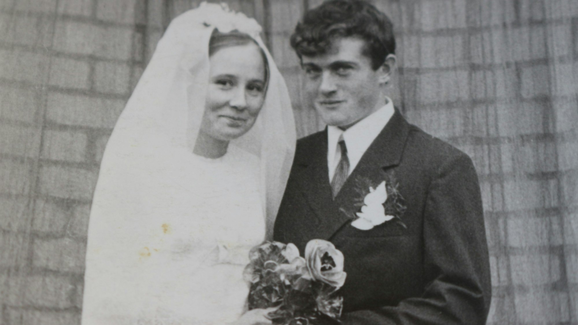 Ein Foto von Anna und Jakob Dück, das am Hochzeitstag vor 50 Jahren aufgenommen wurde.
