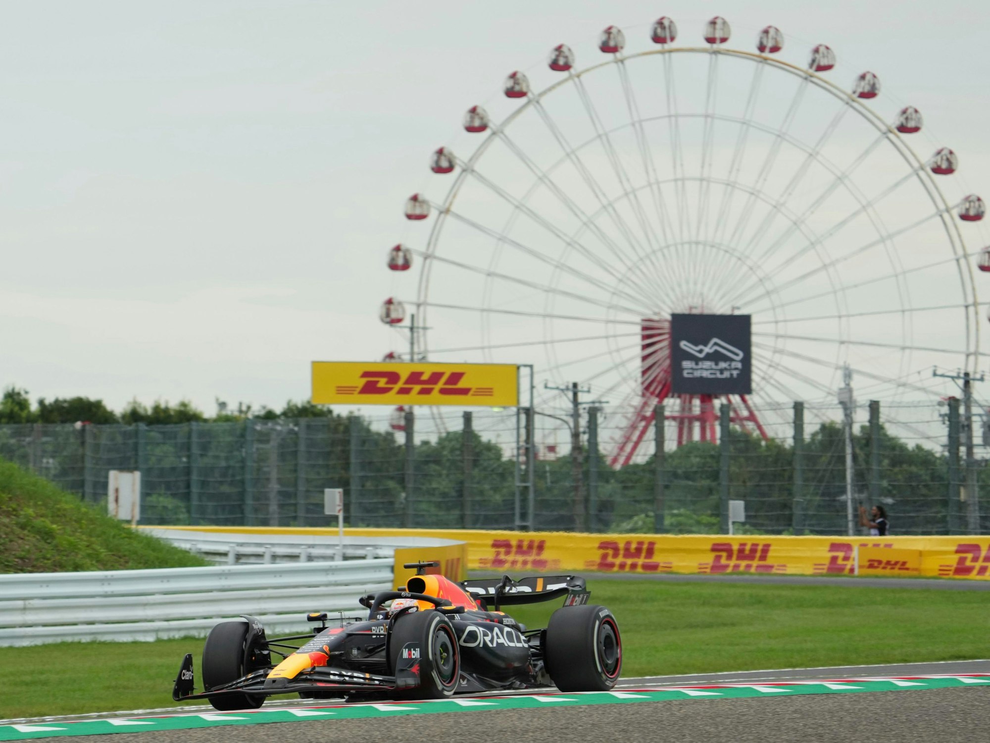 Red-Bull-Pilot Max Verstappen aus den Niederlanden auf dem Suzuka Circuit in Aktion.