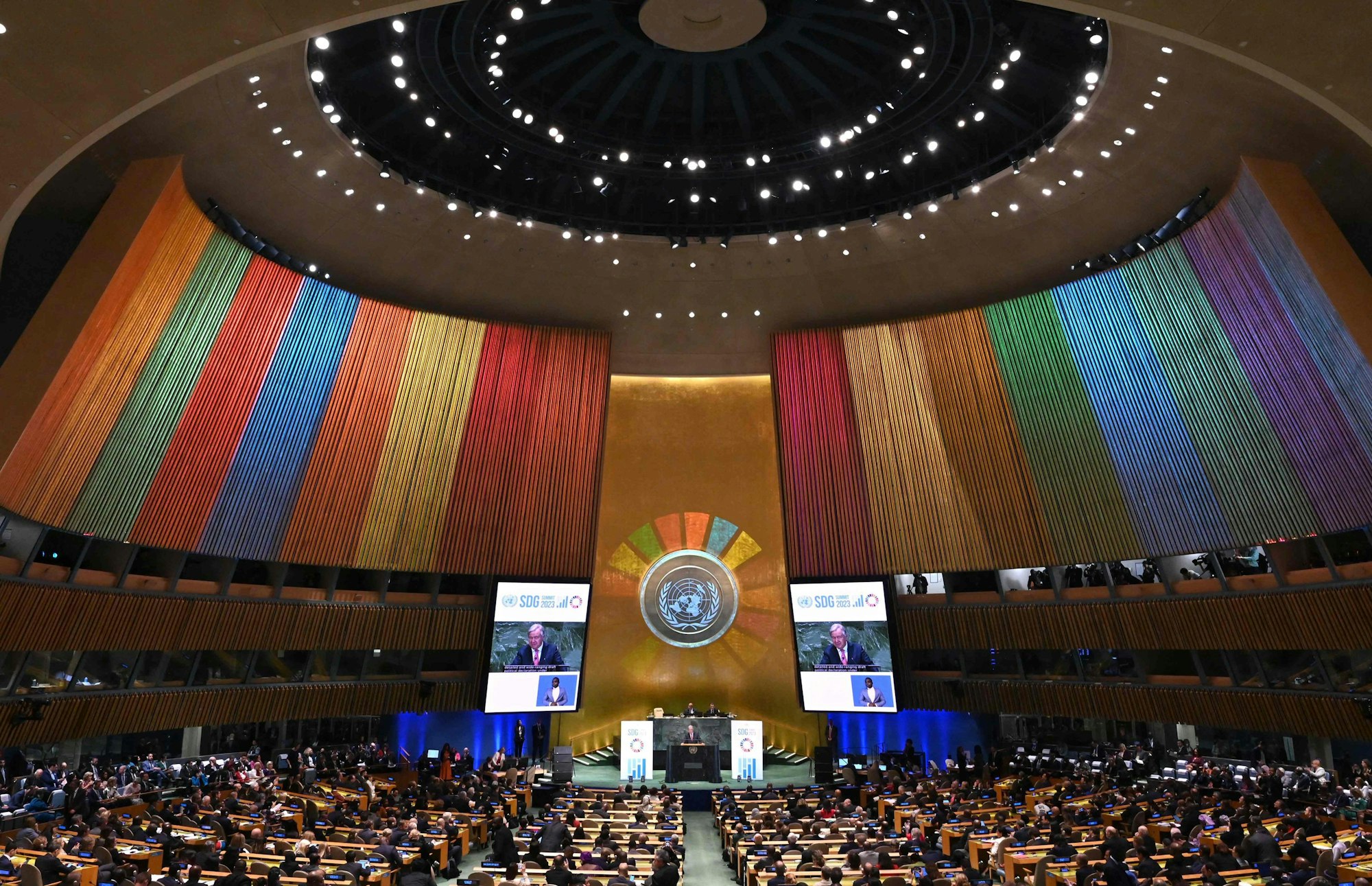 Der Generalsekretär der Vereinten Nationen, António Guterres, spricht bei der Eröffnungssitzung des zweiten Gipfels für nachhaltige Entwicklungsziele
