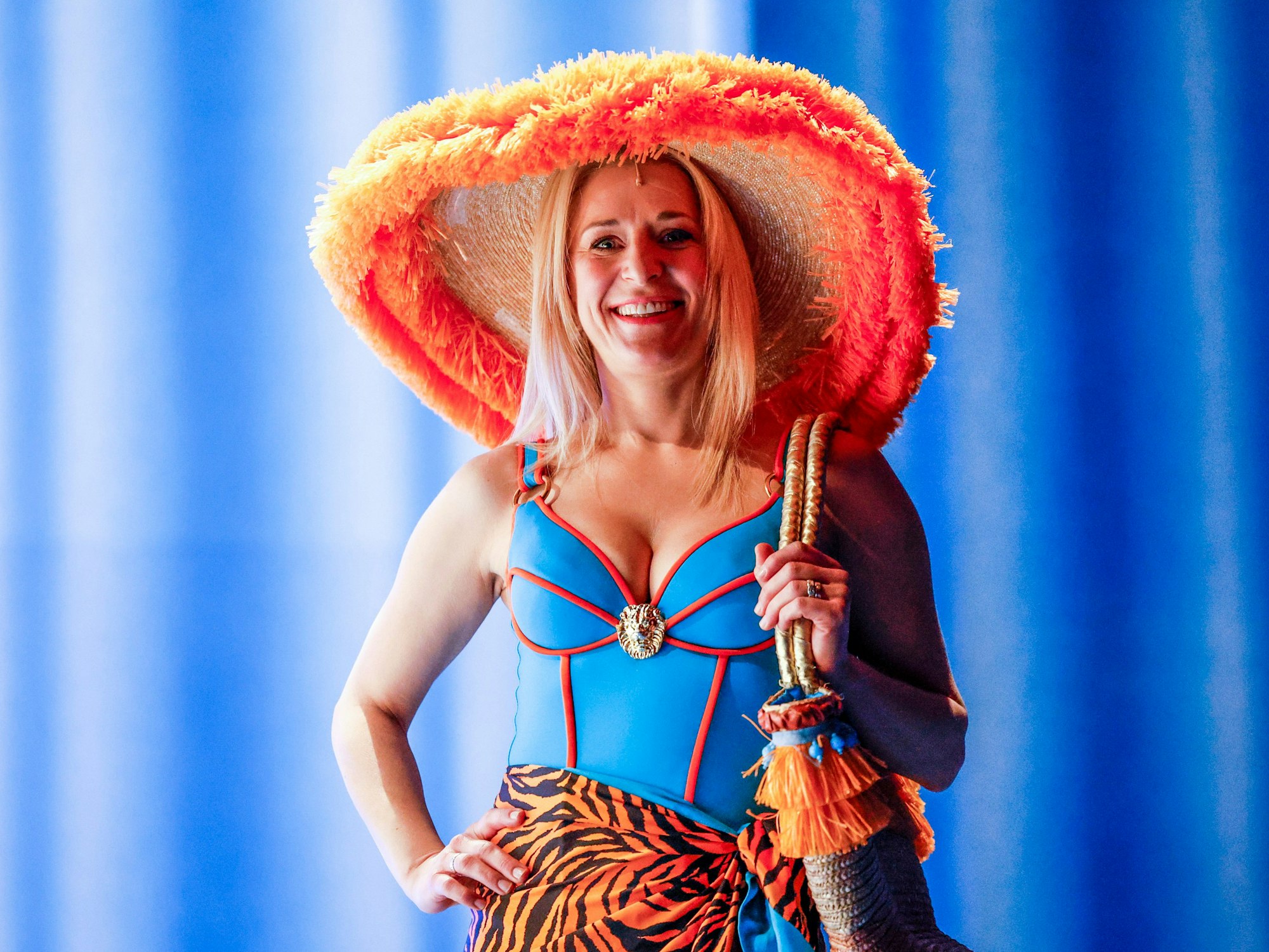 Die Sängerin Stefanie Hertel steht als „Tanja“ bei einer Probe des Musicals „Mamma Mia“ auf der Bühne des Stage Theater Neue Flora.
