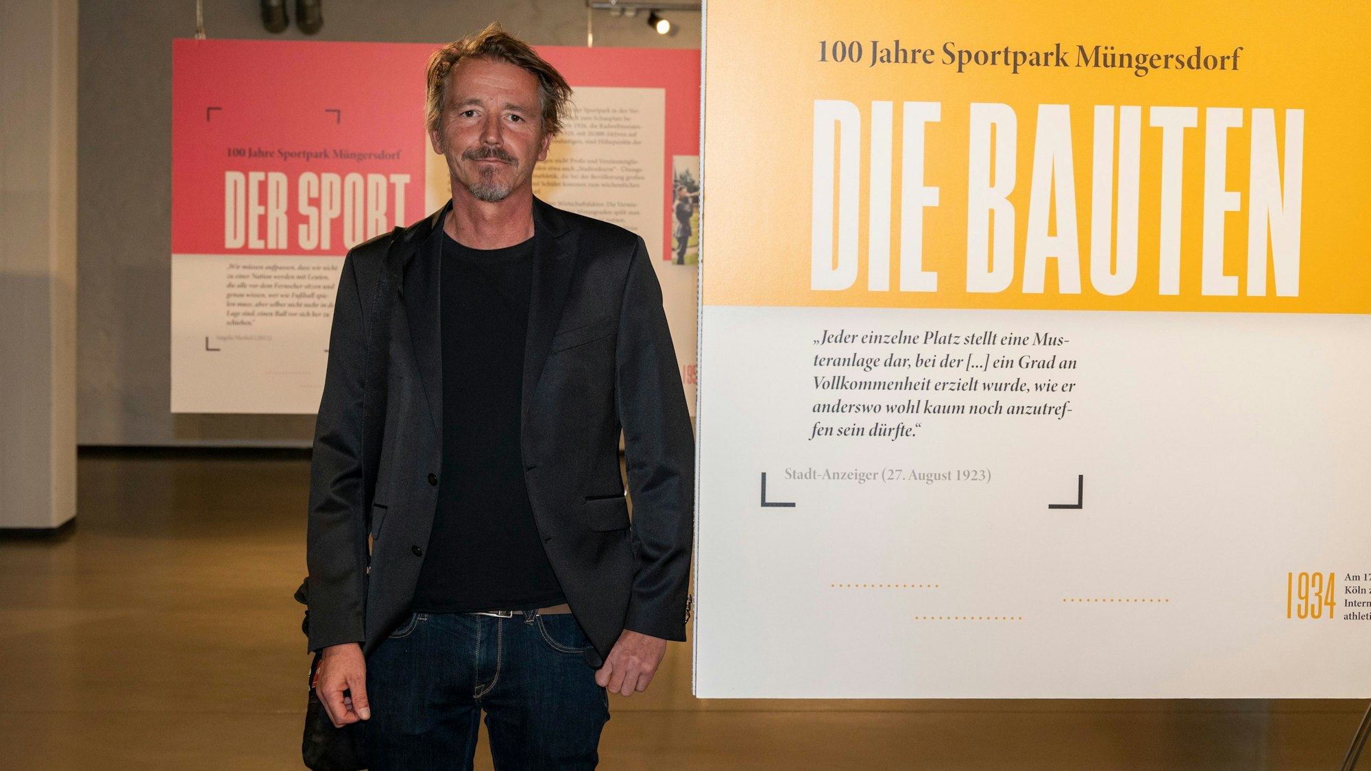 Filmemacher Hermann Rheindorf bei der Premiere seines Films „100 Jahre Sportpark Müngersdorf“
