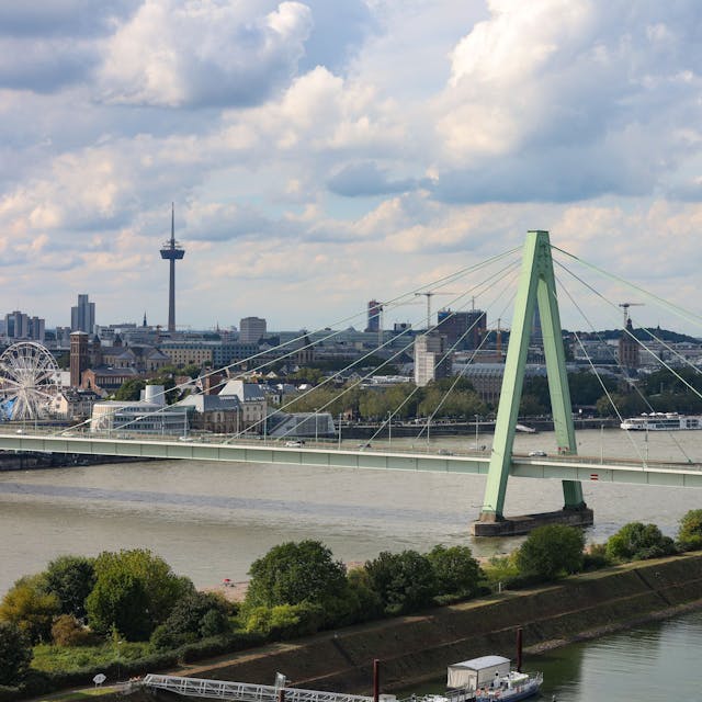 Blick auf die Kölner Severinsbrücke (Symbolbild)