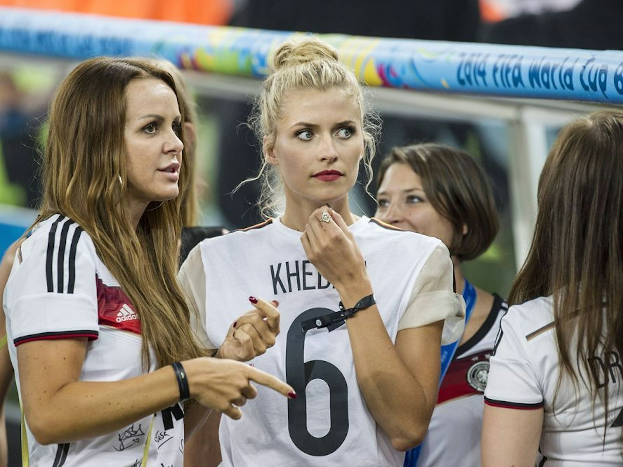 Lena Gercke und Sylwia Klose nach dem WM-Finale 2014.