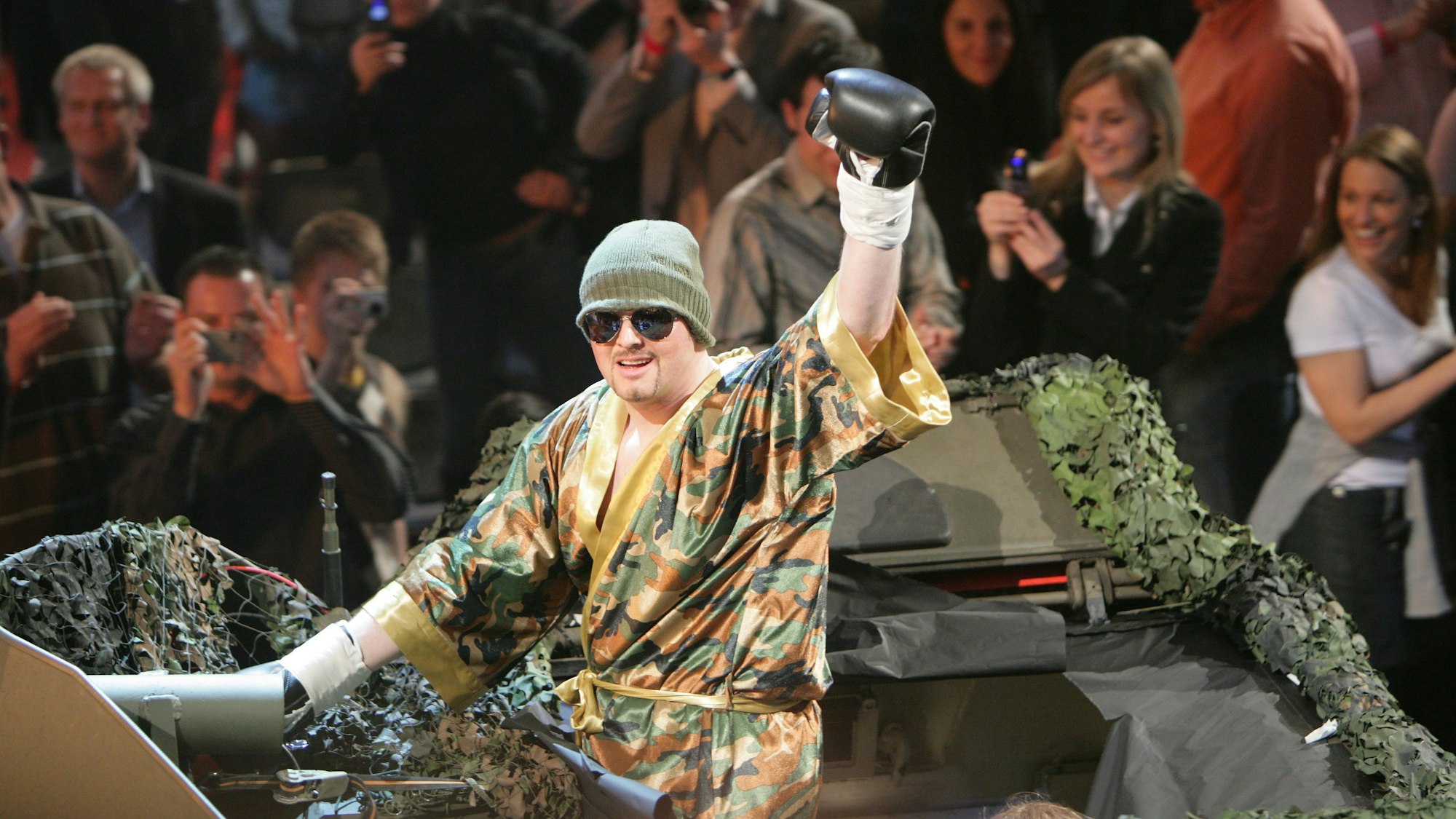 Fernsehmoderator Stefan Raab kommt Ende März 2007 in der ausverkauften Kölnarena in Köln mit einem Panzer an.