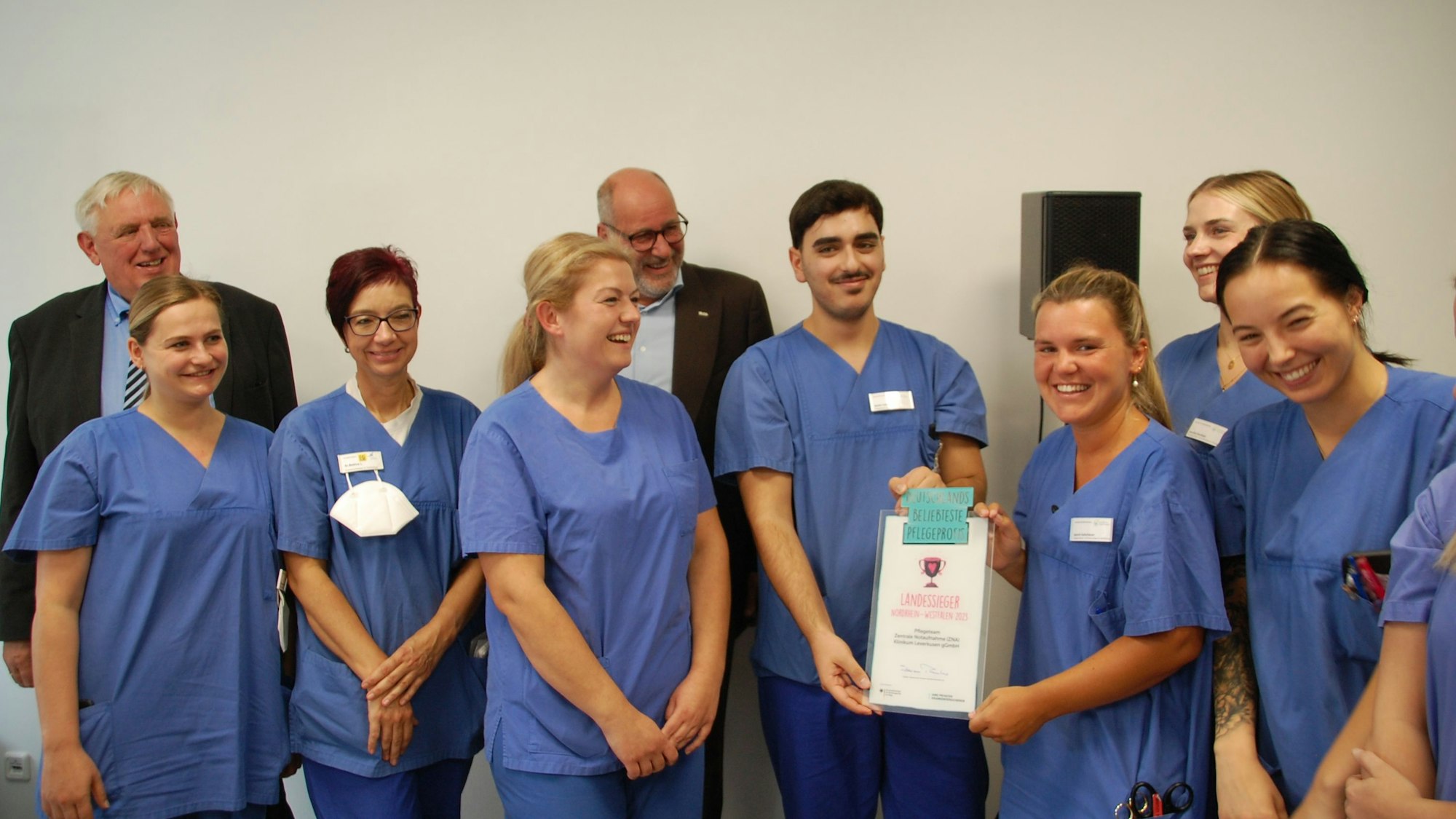 Das Pflegeteam der ZNA des Leverkusener Klinikums darf sich über die Auszeichnung „Beliebteste Pflegeprofis“ in NRW freuen.