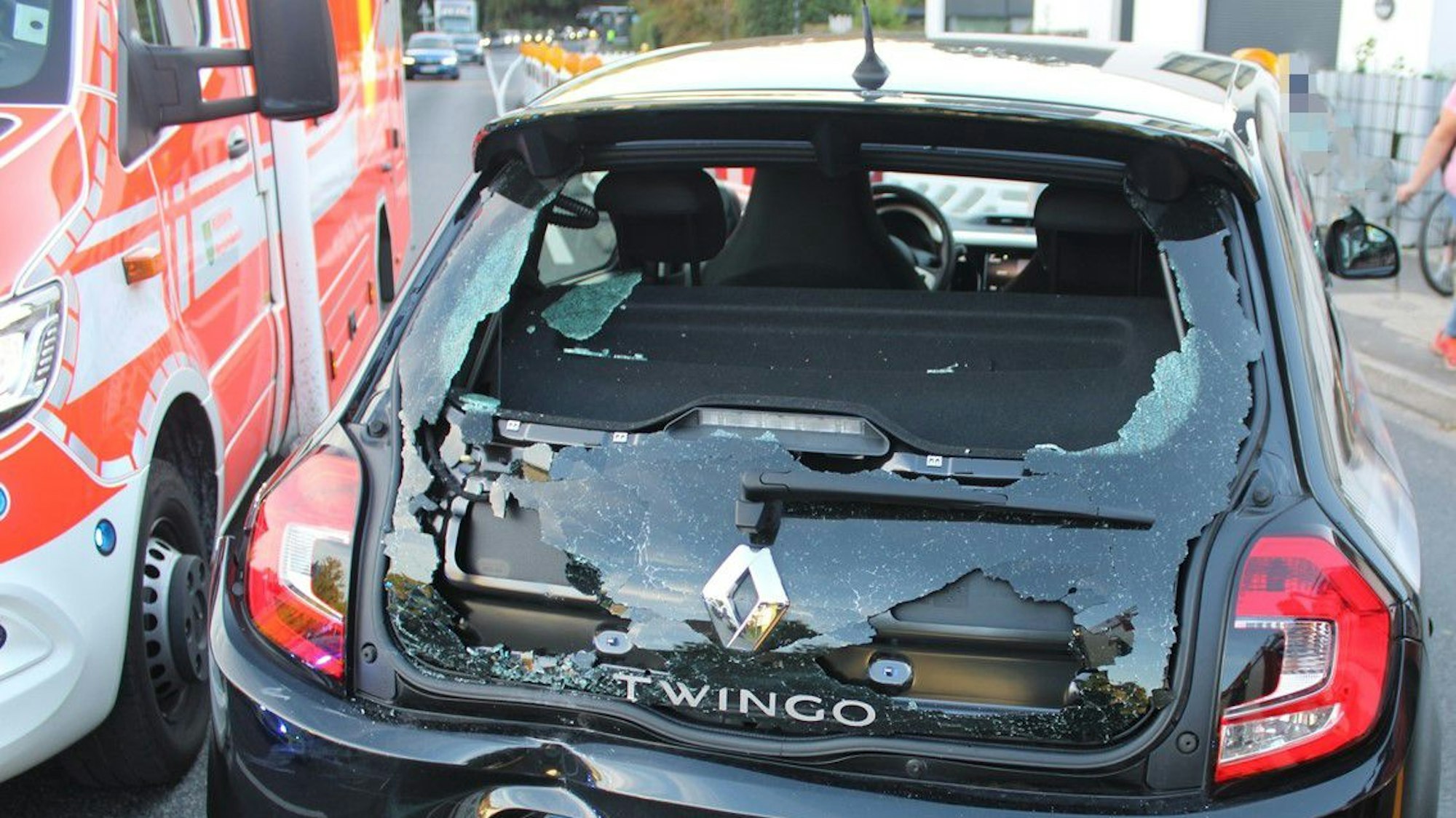 Die 21-jährige Fahrerin wurde bei dem Auffahrunfall in Odenthal schwer verletzt.