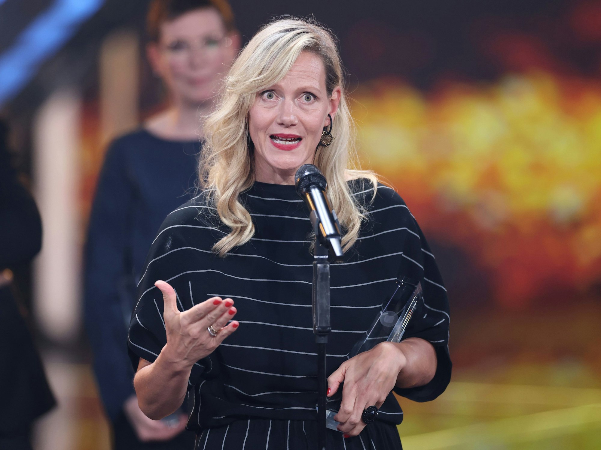 Die Schauspielerin Anna Schudt spricht beim Deutschen Fernsehpreis.