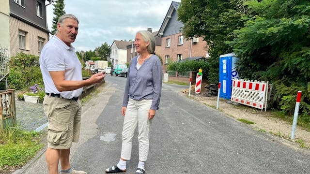 Beklagen sich über den Zustand des Freudenthaler Wegs: Sabine Neunzig und Harald Drinhausen 