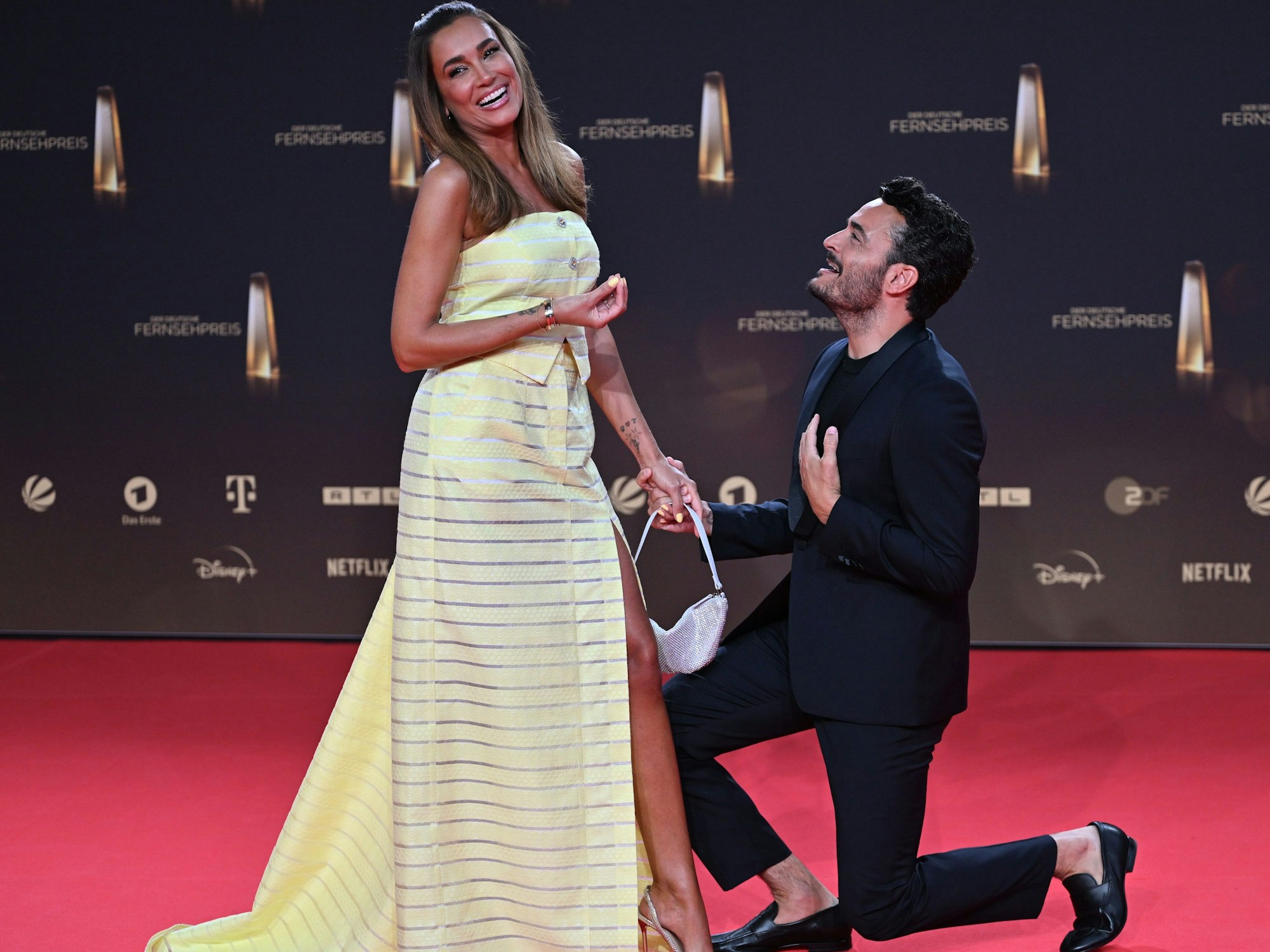 Jana Ina Zarrella und Giovanni Zarrella kommen zur Verleihung der Deutschen Fernsehpreise.