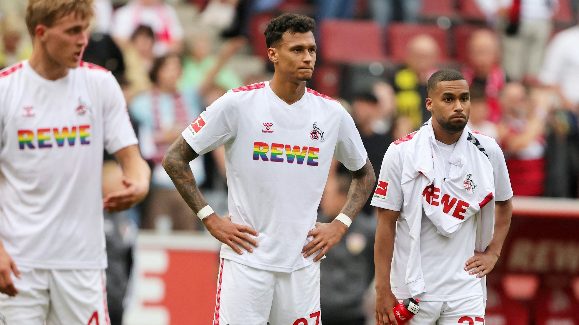 Timo Hübers, Davie Selke und Linton Maina sind nach der FC-Niederlage gegen Stuttgart bedient.