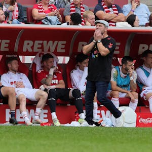 Kölns Trainer Steffen Baumgart hadert mit dem Spiel seiner Mannschaft gegen Stuttgart.
