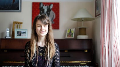 Cassandra Mae am 21. Mai 2019 an ihrem Klavier in Duisburg.
