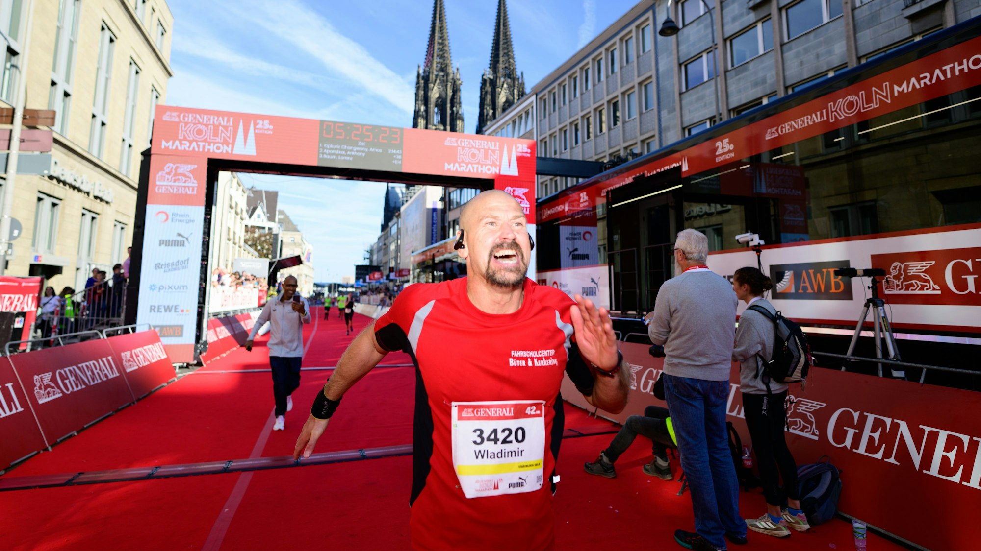 Über 22.000 Menschen nahmen am Köln-Marathon am Sonntag teil.