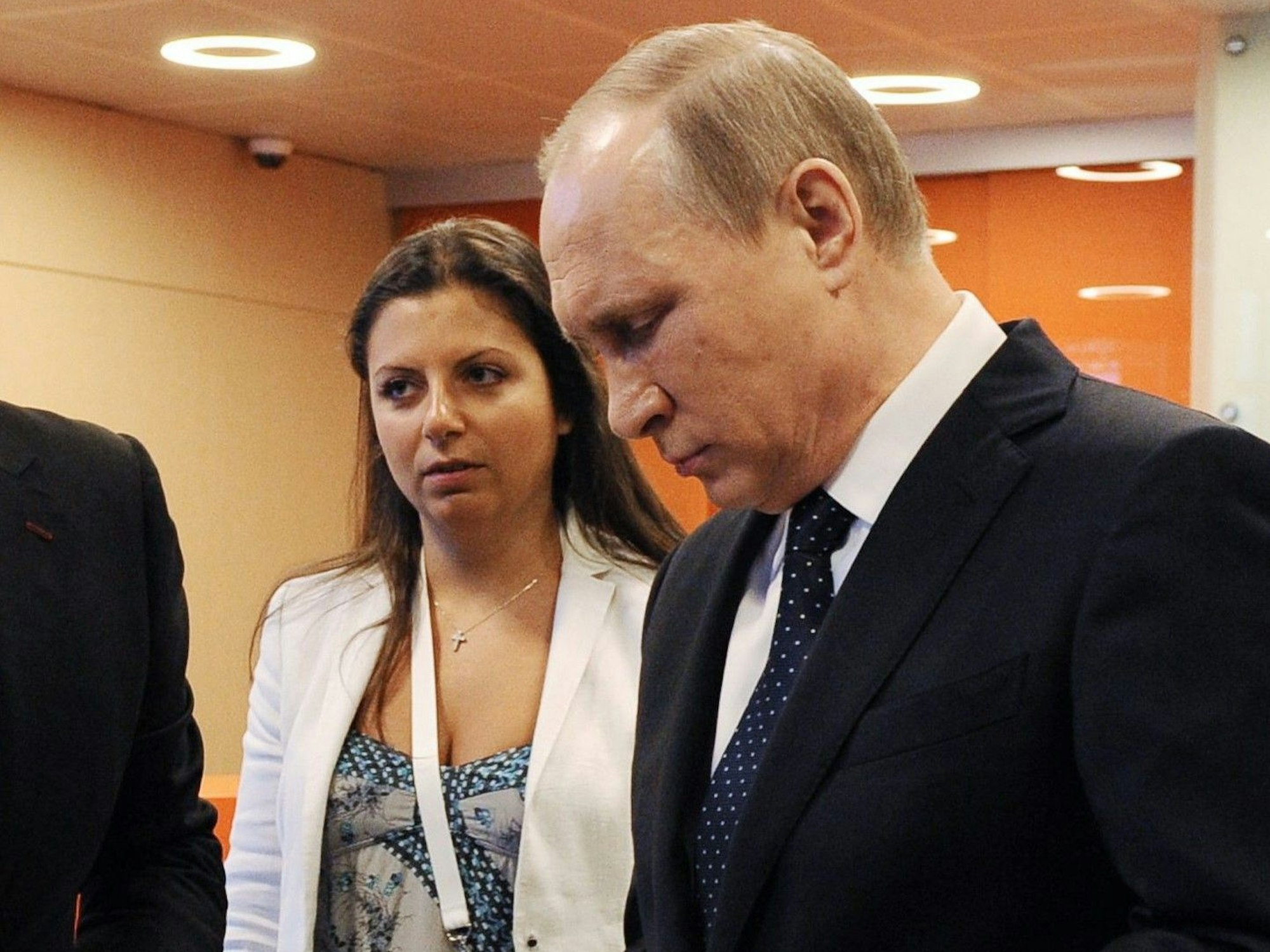 Russlands Präsident Wladimir Putin und die RT-Chefredakteurin Margarita Simonjan (Archivbild aus dem Jahr 2016).