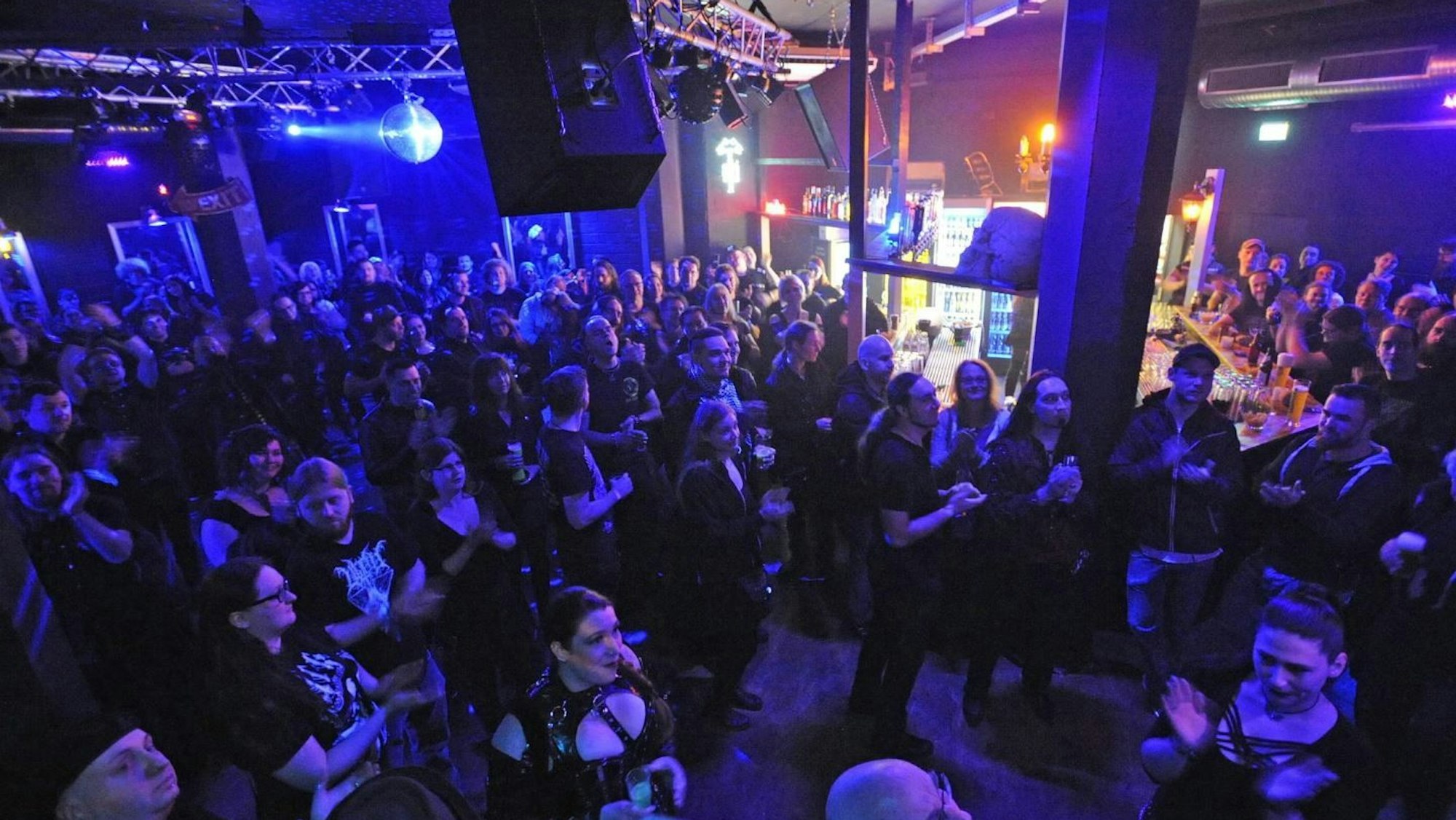 Das Shadow ist die letzte verbliebene Discothek in Leverkusen.Am Eröffnungsabend nach einem Brand war das Tanzlokal gut besucht.