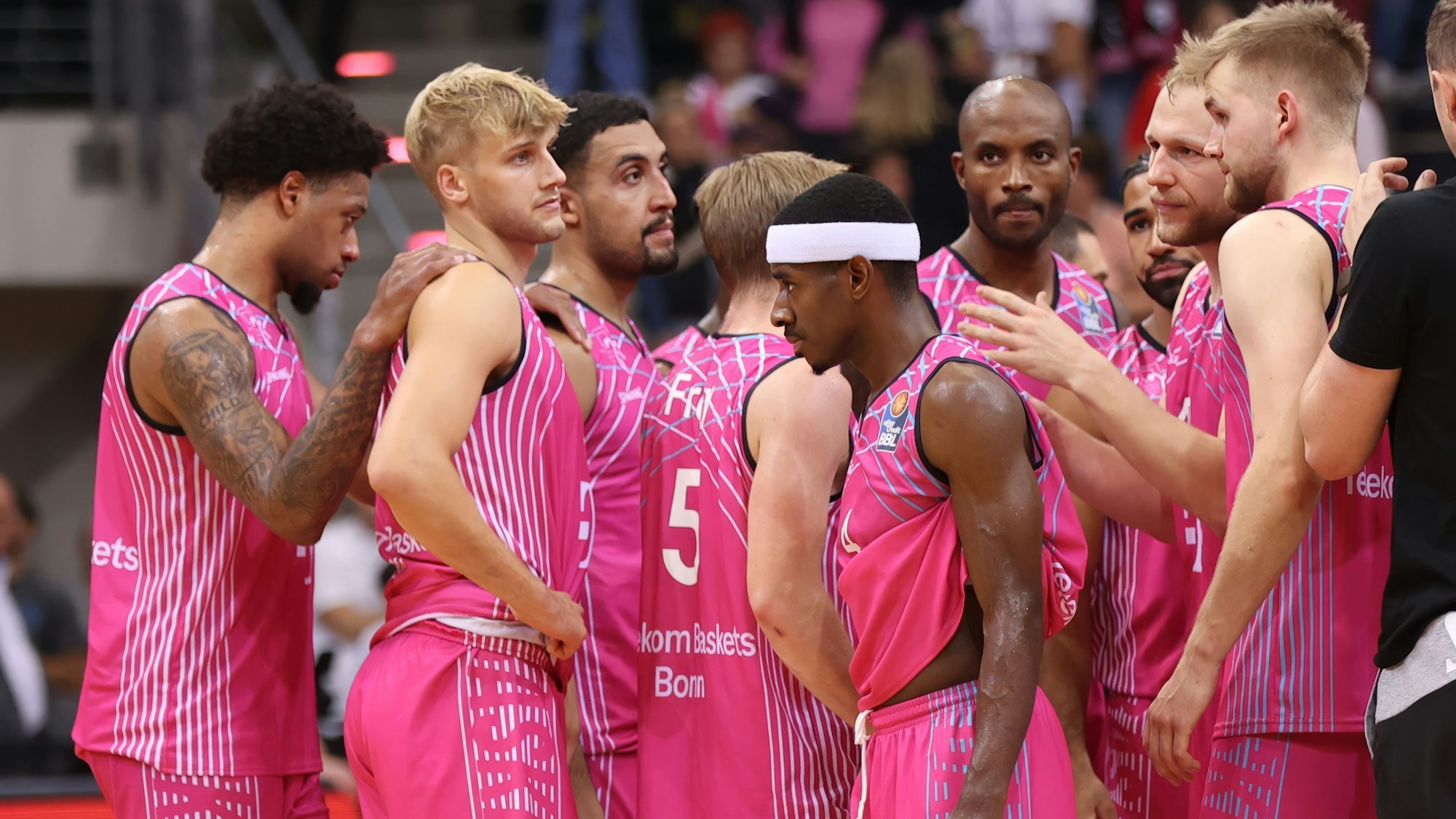 Das Team der Telekom Baskets Bonn nach der Niederlage gegen die Tigers Tübingen