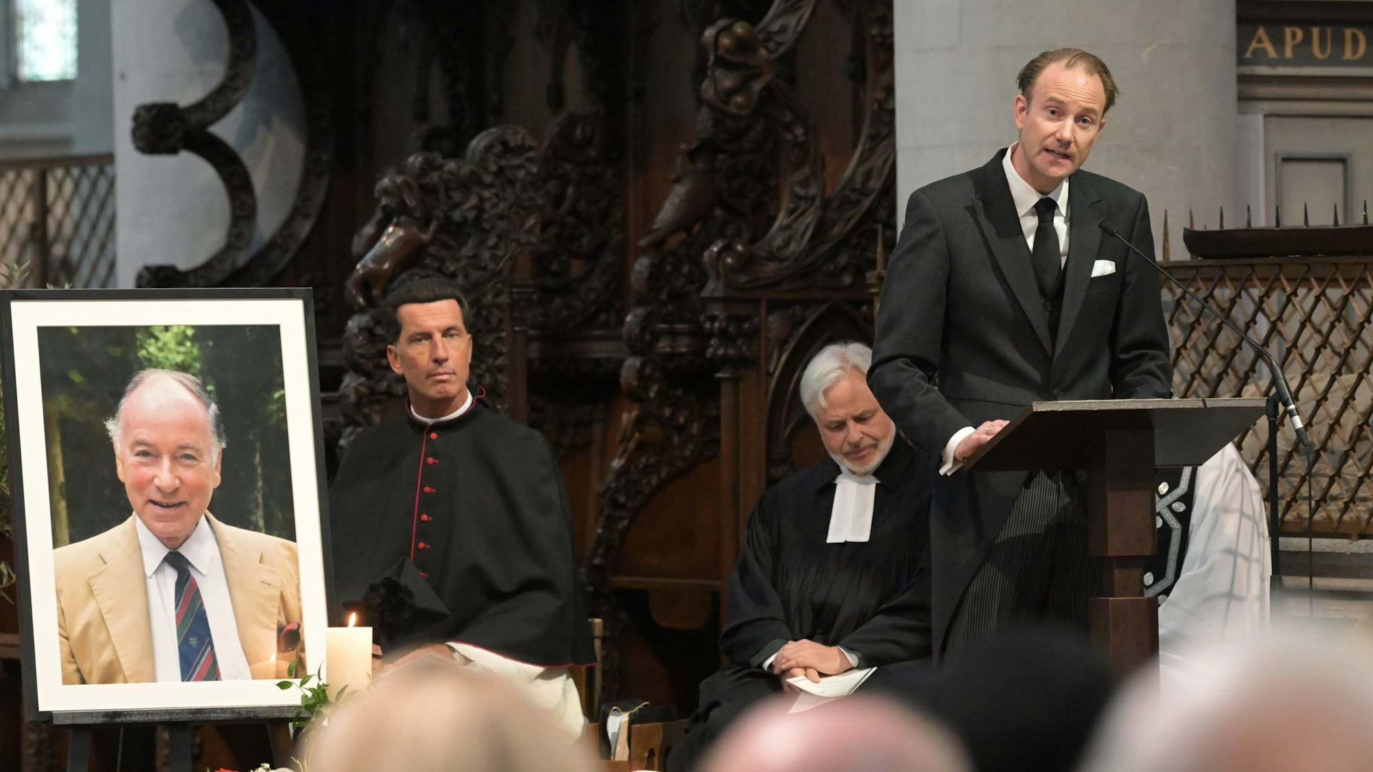 Hans Christian Zanders spricht im Altenberger Dom über seinen verstorbenen Vater.