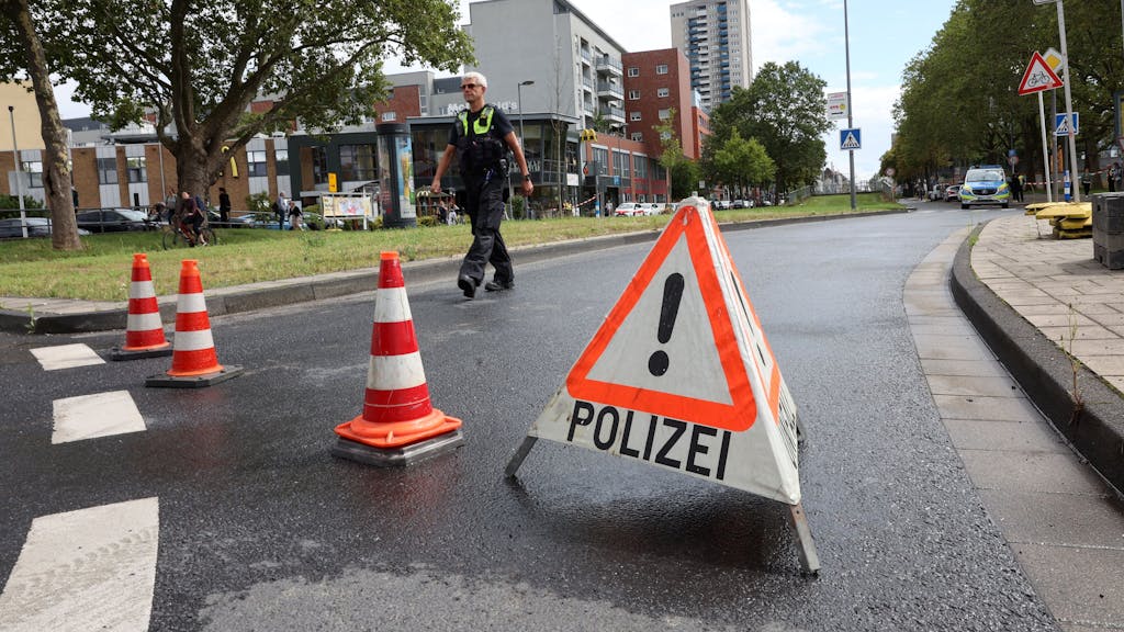 Eine Straßensperre bei einer Bombenentschärfung in Köln