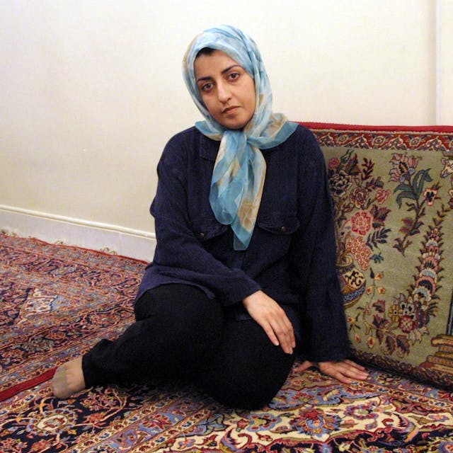 Die Menschenrechtlerin Narges Mohammadi im Jahre 2001 in ihrem Zuhause in Teheran