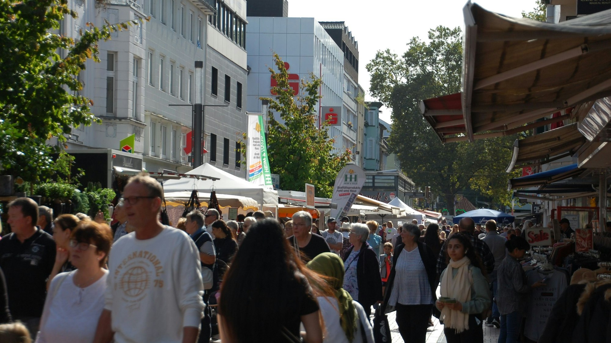 Der Opladener Herbstmarkt war am Samstagnachmittag gut besucht.