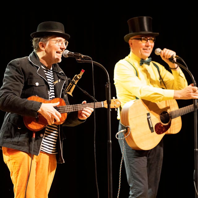 Wolfgang und Bernd Löhr standen als die Zwei Hillije auf der Bühne.