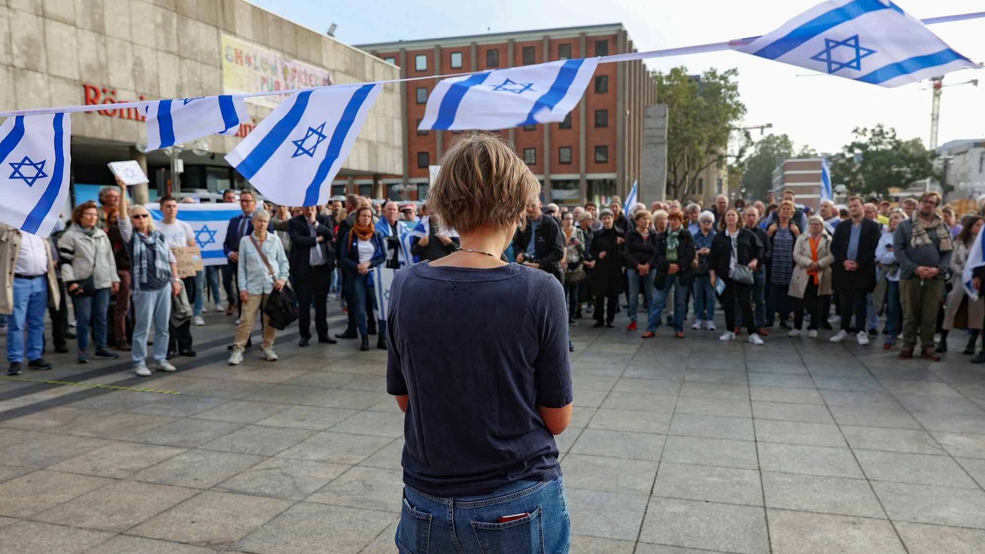Die Pro-Israel-Kundgebung am Sonntag auf dem Roncalliplatz.