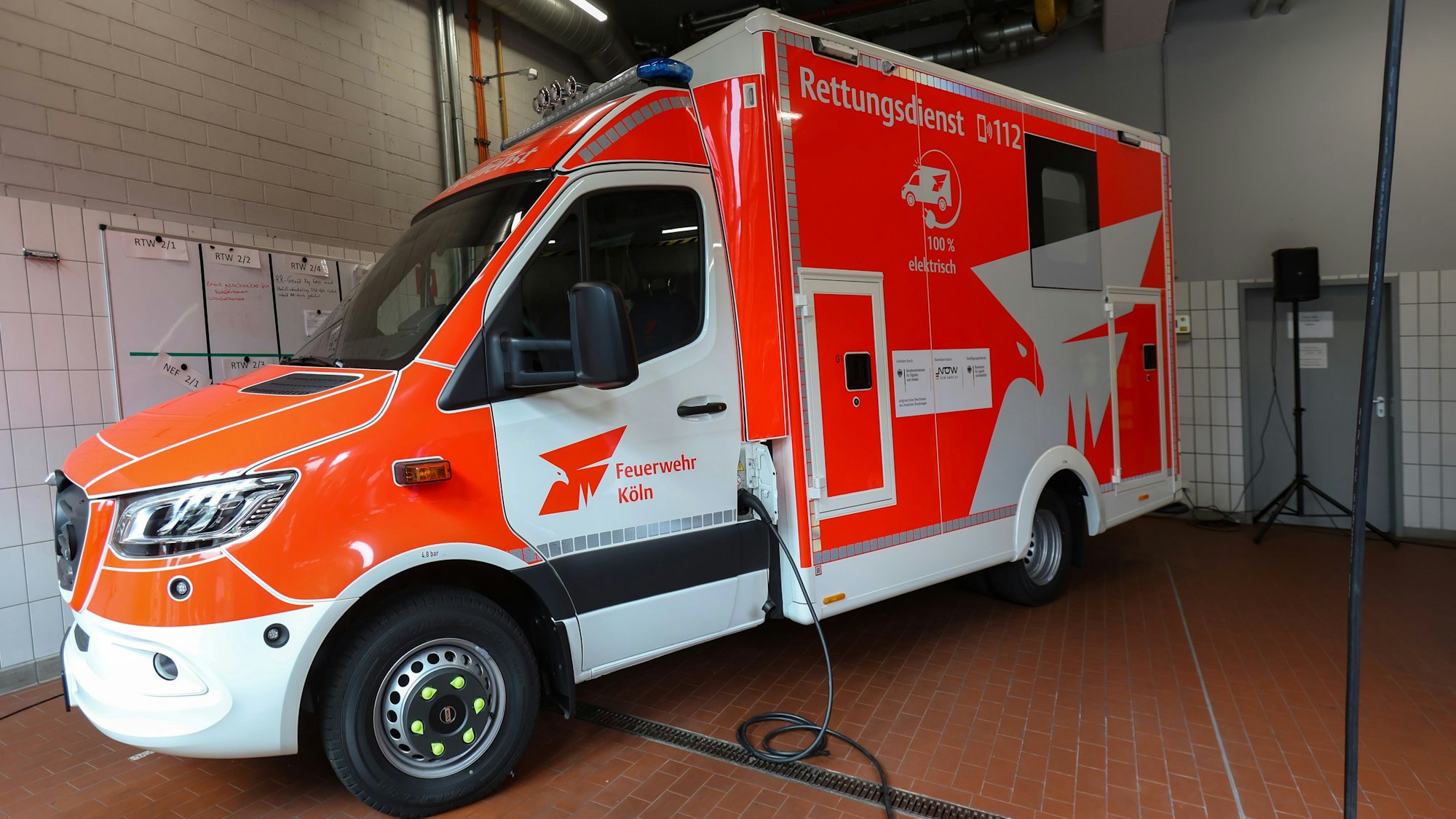 Der E-Rettungswagen auf der Feuerwache in Marienburg