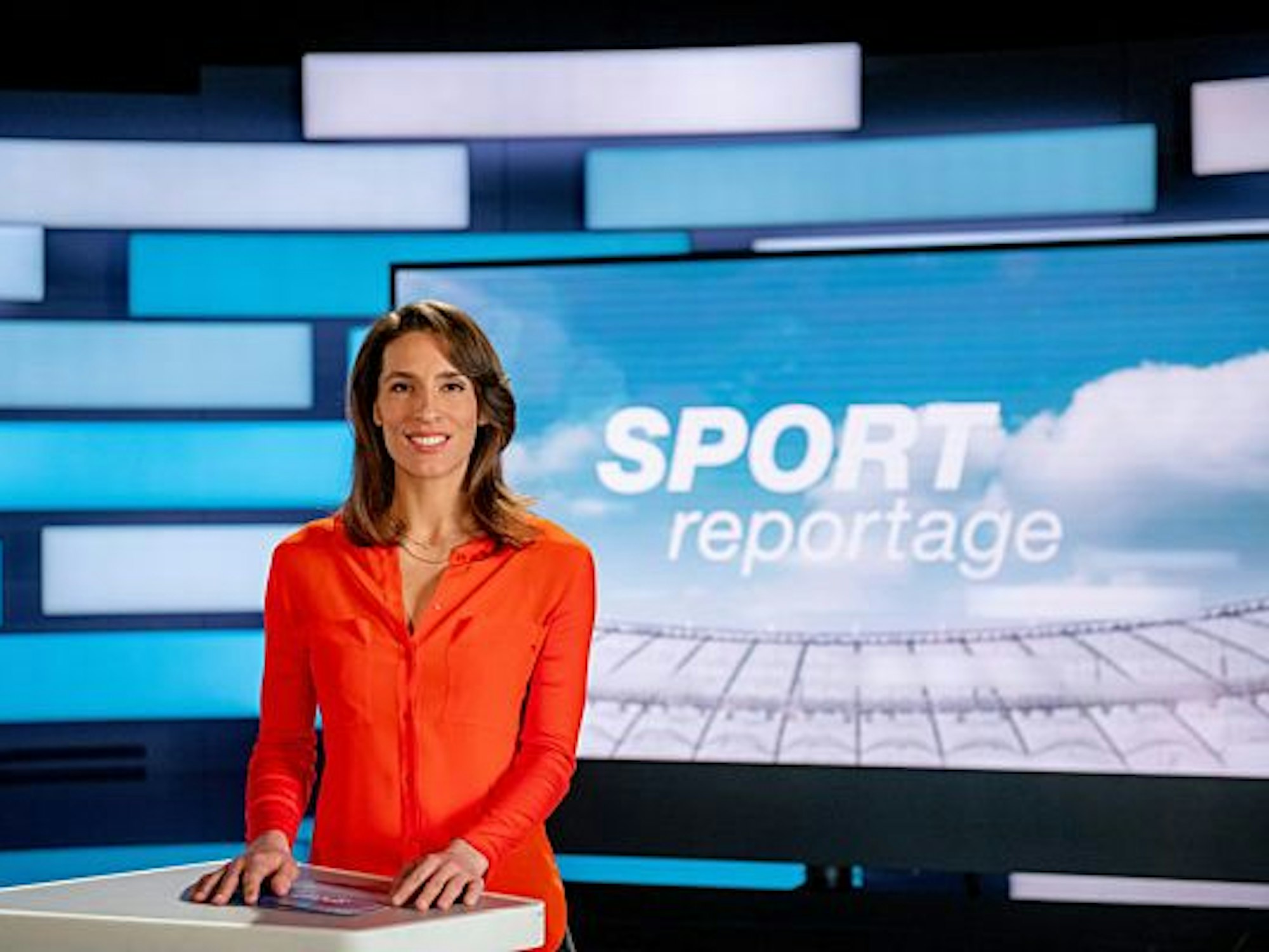 Andrea Petkovic steht als Moderatorin der Sport-Reportage für das ZDF vor der Kamera. 