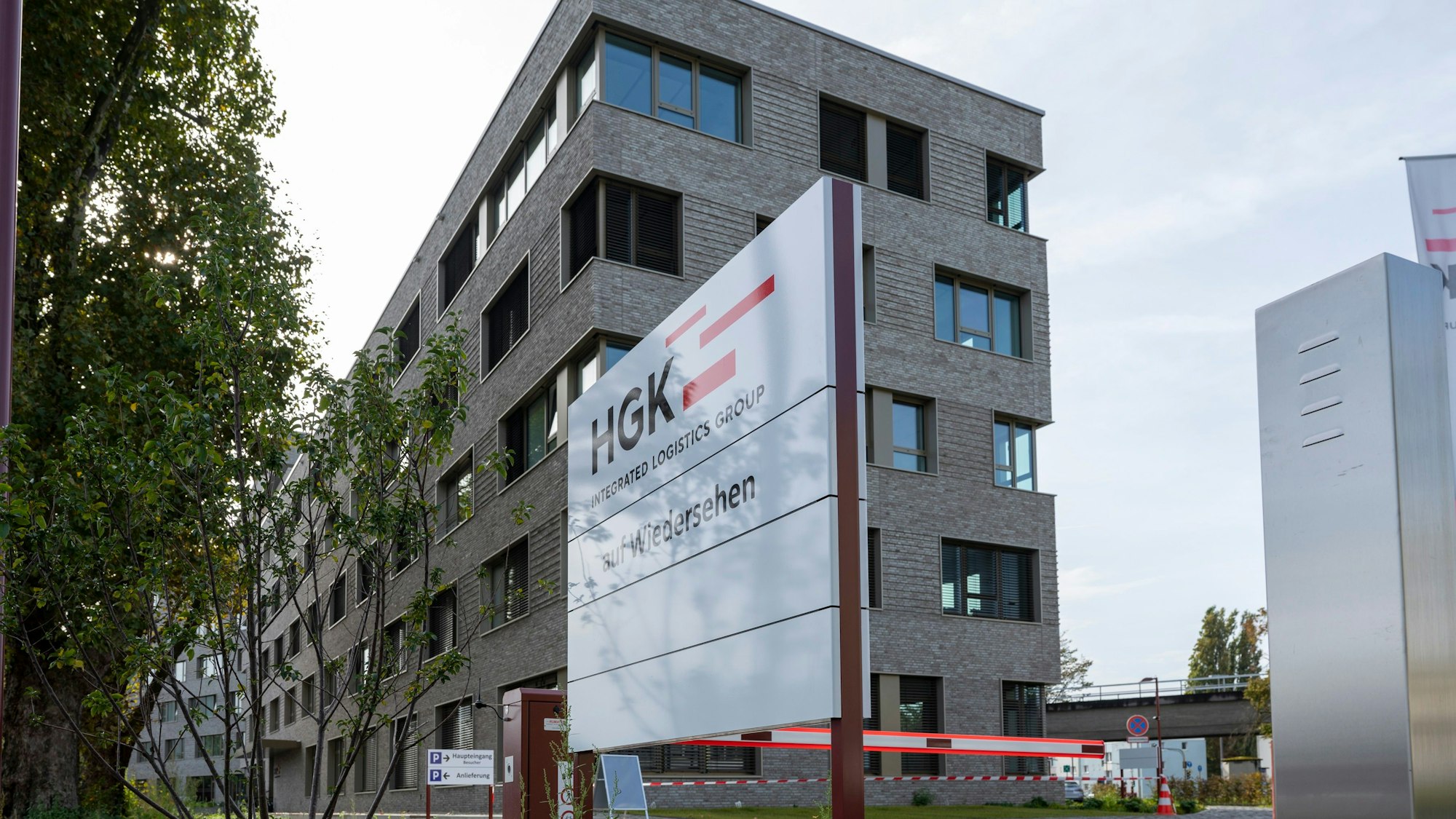 13.10.2023, Köln: Die neue Zentrale der HGK liegt im Niehler Hafen.  Foto: Uwe Weiser