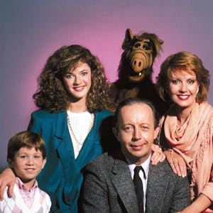 Benji Gregory, Andrea Elson, Alf, Anne Schedeen und Max Wright waren die Hauptdarsteller der Kult-Sitcom „Alf“, die Ende der 1980er Jahre im Fernsehen lief.