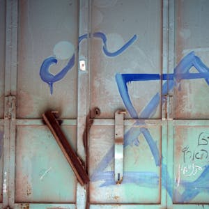 Grafitti mit einem Davidstern an einer Wand. Israel-Feinde haben mehrere Häuser in Berlin und Dortmund mit Davidsternen markiert. (Symbolbild)