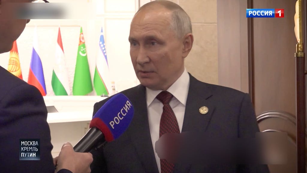 Russlands Präsident Wladimir Putin spricht am 15. Oktober 2023 im russischen Staatssender Rossija 1 in der Sendung „Moskau. Kreml. Putin“.